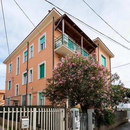 Guesthost - Cozy Balcony Flats Near The Sea Francavilla